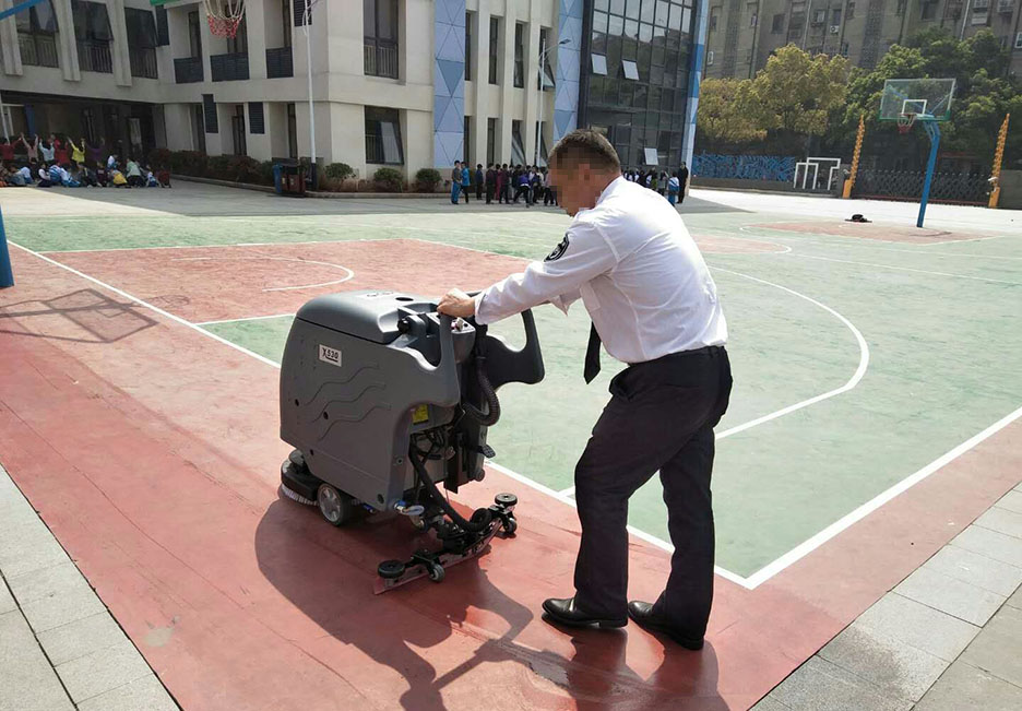 江西大型清潔設(shè)備多功能洗地機(jī)和電動(dòng)<a href=http://www.hfzhongcheng.cn target=_blank class=infotextkey>掃地車生產(chǎn)廠</a>