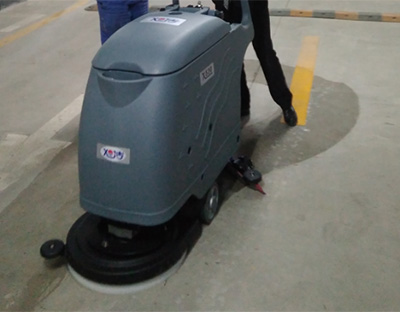 水泥地面能用洗地機清洗嗎？